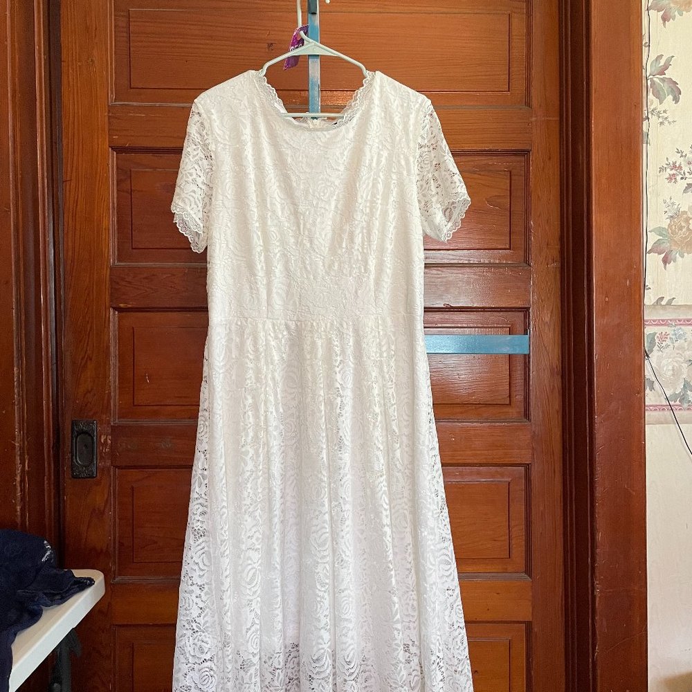 3X white stretch lace dress